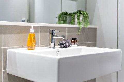 Complete Host Leopold Apartments - ACT Tourism 17