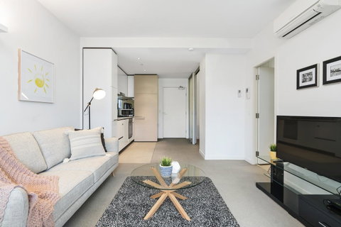 Complete Host Leopold Apartments - ACT Tourism 8