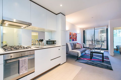 Complete Host Leopold Apartments - ACT Tourism 12