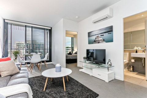 Complete Host Leopold Apartments - ACT Tourism 20