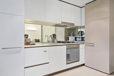 Complete Host Leopold Apartments - ACT Tourism 10