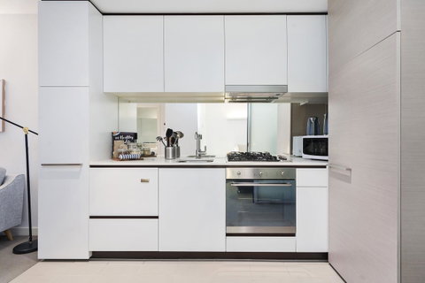 Complete Host Leopold Apartments - ACT Tourism 9