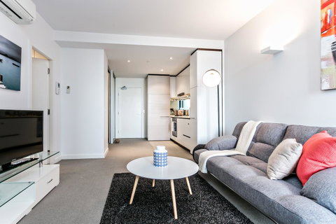 Complete Host Leopold Apartments - ACT Tourism 24