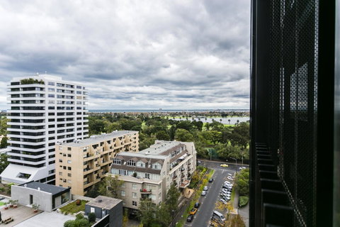 Complete Host Leopold Apartments - ACT Tourism 18