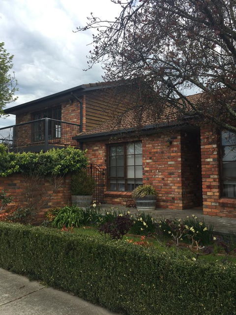 Bricks And Roses - ACT Tourism 0
