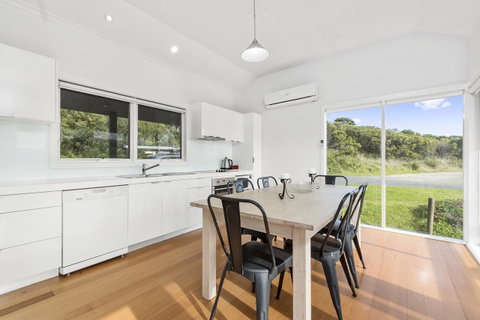Johanna Seaside Cottages - ACT Tourism 3