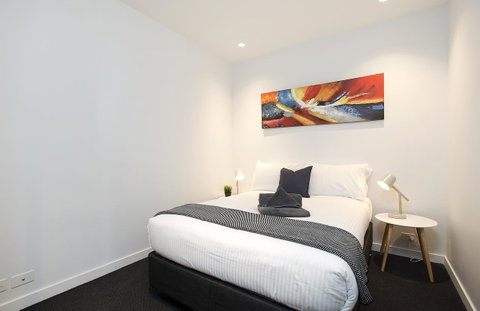 Complete Host CBD Lighthouse Apartments - ACT Tourism 4