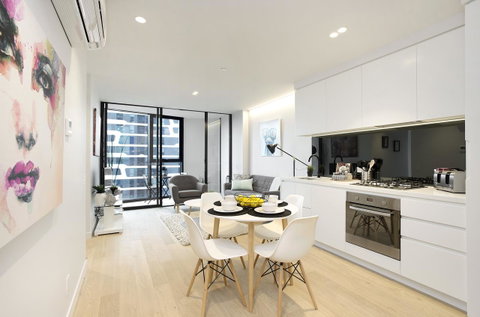 Complete Host CBD Lighthouse Apartments - ACT Tourism 11