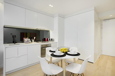 Complete Host CBD Lighthouse Apartments - ACT Tourism 12