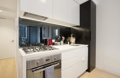 Complete Host CBD Lighthouse Apartments - ACT Tourism 7