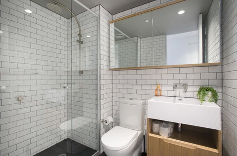 Complete Host CBD Lighthouse Apartments - ACT Tourism 20