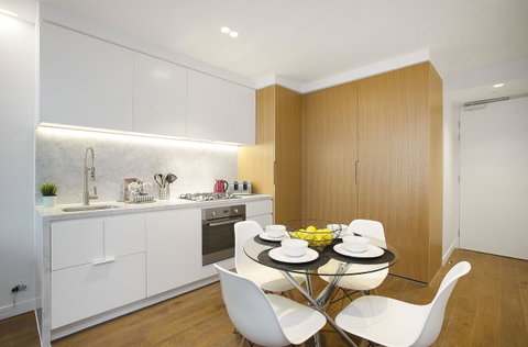 Complete Host CBD Lighthouse Apartments - ACT Tourism 17