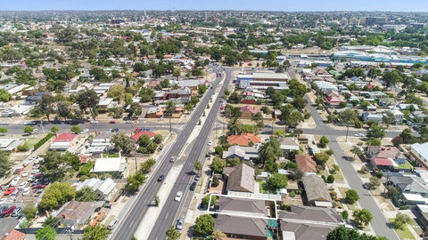 Black Lotus Townhouse - ACT Tourism 13