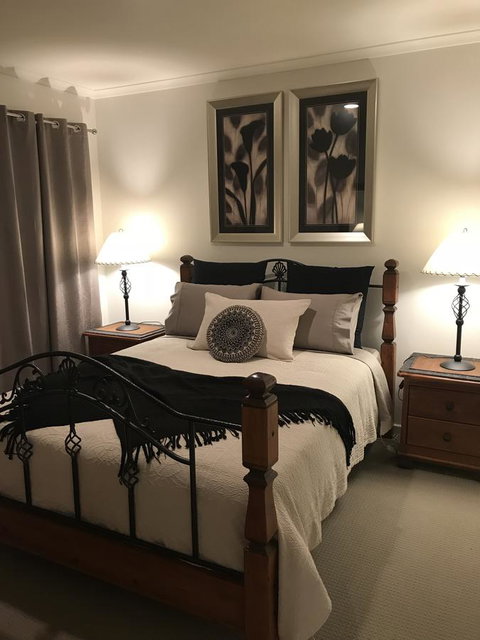 Black Lotus Townhouse - ACT Tourism 5