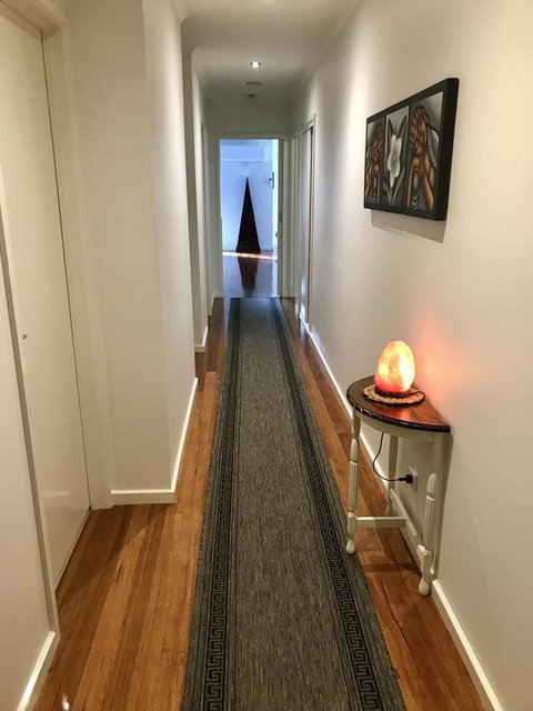 Black Lotus Townhouse - ACT Tourism 9