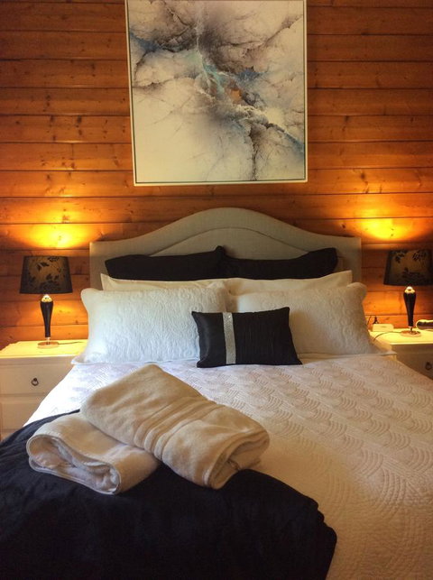 Airleigh-Rose Cottage - ACT Tourism 6