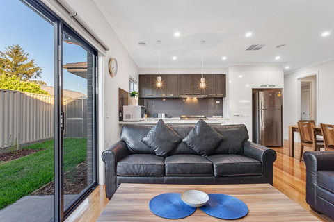 Biggs Villas Melbourne - ACT Tourism 14