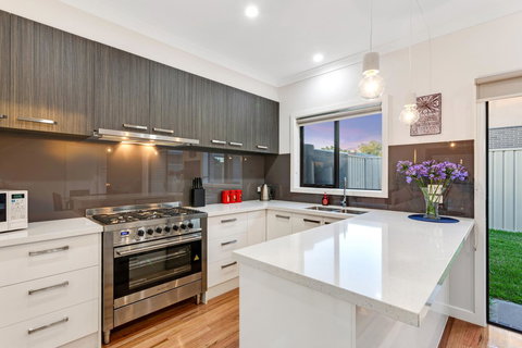 Biggs Villas Melbourne - ACT Tourism 1