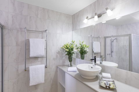 Cathedral Motor Inn - ACT Tourism 21