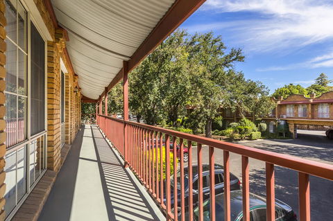 Cathedral Motor Inn - ACT Tourism 6