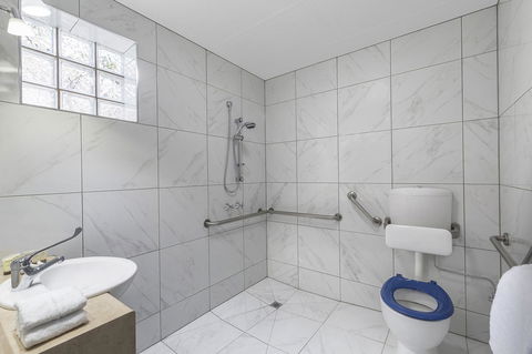 Cathedral Motor Inn - ACT Tourism 13