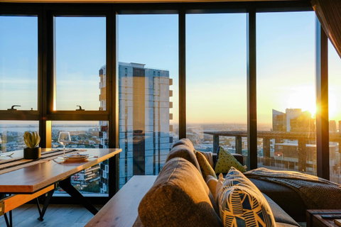 Deluxe Sea Views Apartment - ACT Tourism 0
