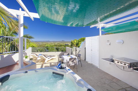 Noosa Blue Resort - ACT Tourism 1