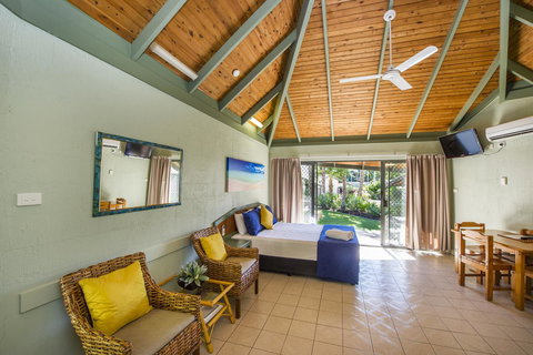 Island Leisure Resort - ACT Tourism 1