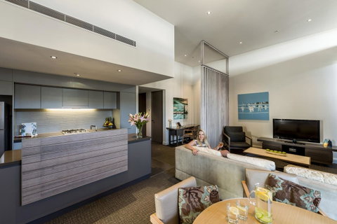 Oaks Redcliffe Mon Komo Suites - ACT Tourism 21