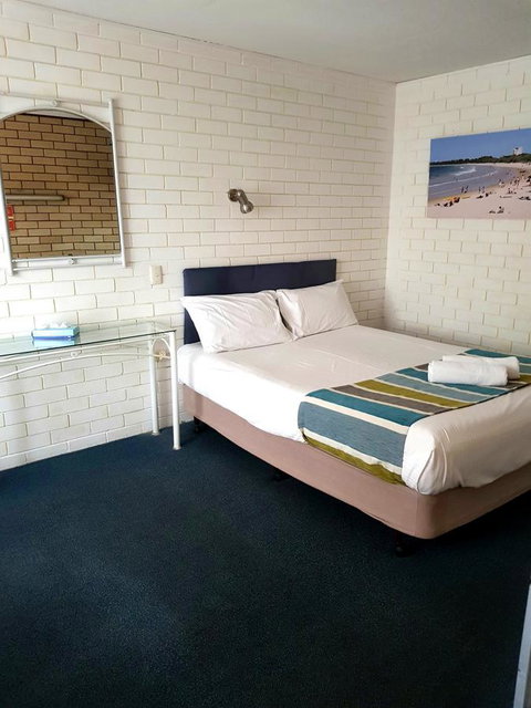 Twin Pines Motel - ACT Tourism 6