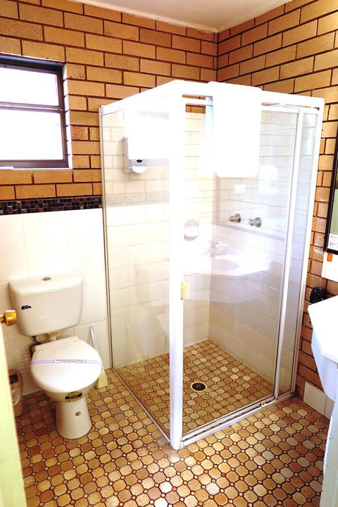 Twin Pines Motel - ACT Tourism 26