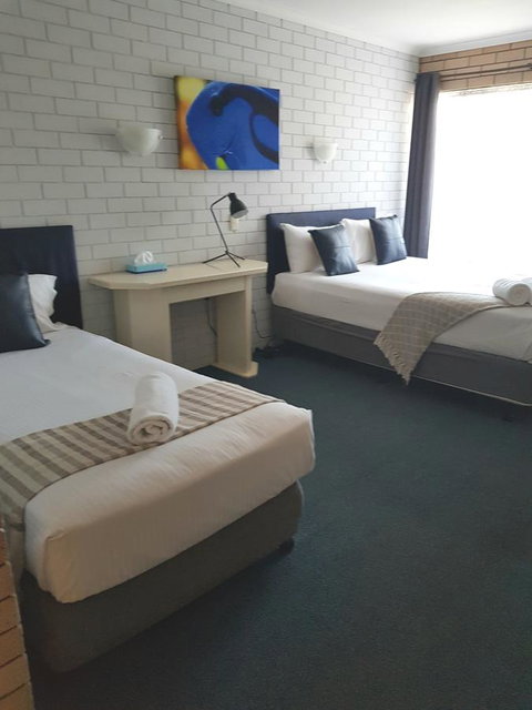 Twin Pines Motel - ACT Tourism 13