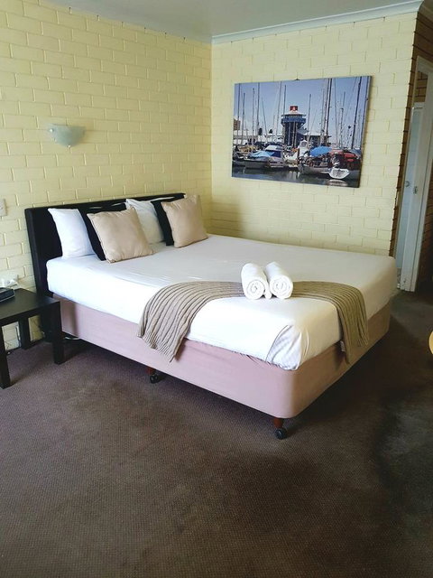 Twin Pines Motel - ACT Tourism 20