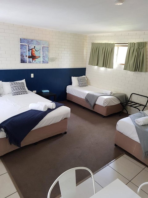Twin Pines Motel - ACT Tourism 9
