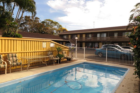 Twin Pines Motel - ACT Tourism 0