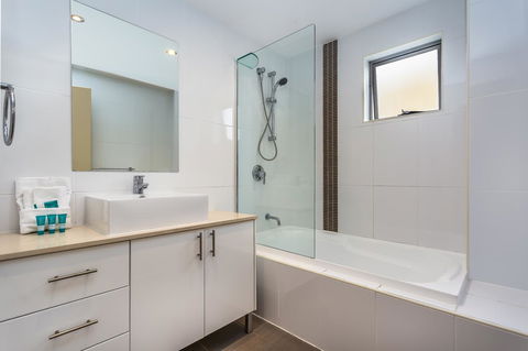 Redvue Holiday Apartments - ACT Tourism 12