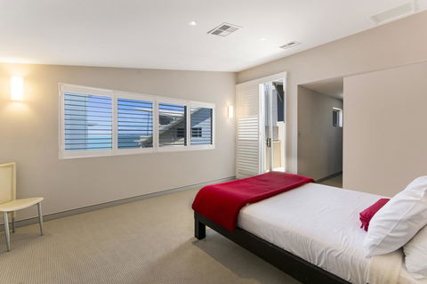 Redvue Holiday Apartments - ACT Tourism 21