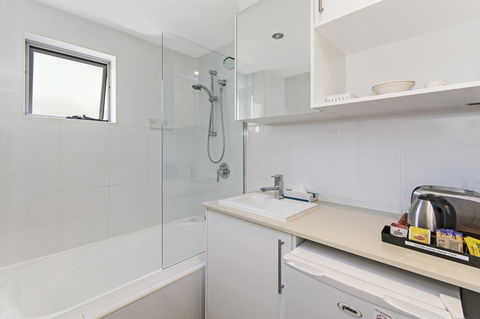 Redvue Holiday Apartments - ACT Tourism 26