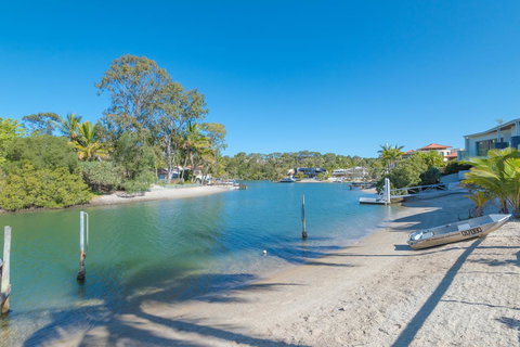 Caribbean Noosa - ACT Tourism 1