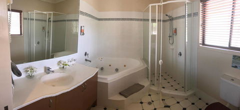The Bearded Dragon Boutique Hotel - ACT Tourism 5