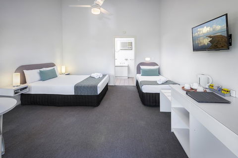The Beach Motel Hervey Bay - ACT Tourism 12
