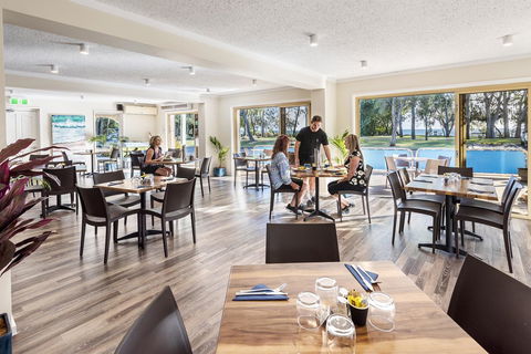 The Beach Motel Hervey Bay - ACT Tourism 8
