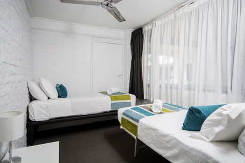 The Beach Motel Hervey Bay - ACT Tourism 30