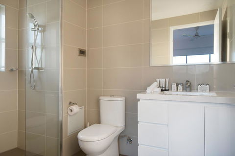 Allure Hotel & Apartments - ACT Tourism 41