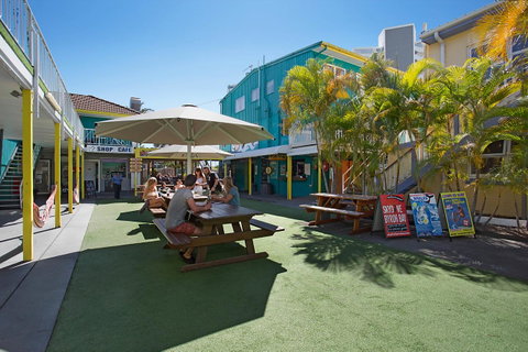 Backpackers In Paradise 18-35 Hostel - ACT Tourism 15