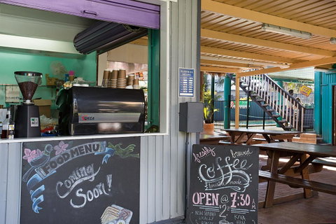 Backpackers In Paradise 18-35 Hostel - ACT Tourism 23