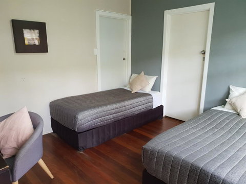 Backpackers In Paradise 18-35 Hostel - ACT Tourism 5