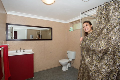 Backpackers In Paradise 18-35 Hostel - ACT Tourism 7