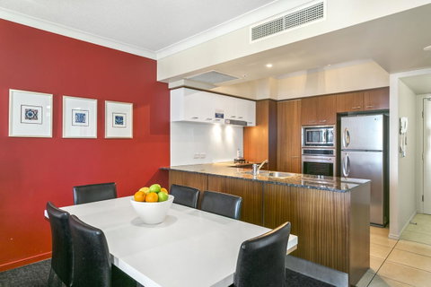 Mantra Towers Of Chevron - ACT Tourism 19