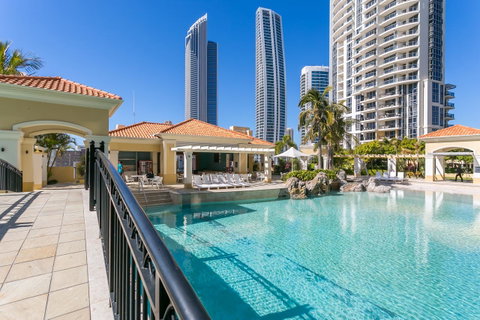 Mantra Towers Of Chevron - ACT Tourism 11